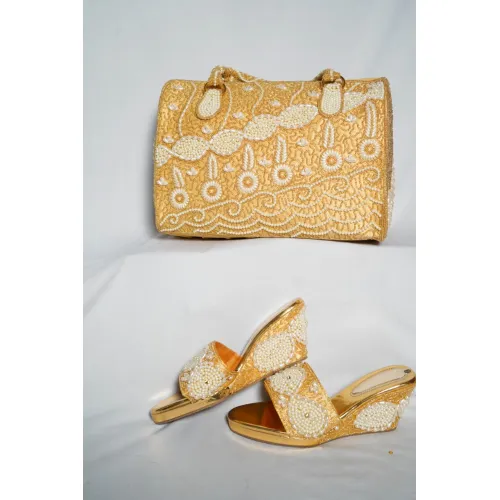 LADIES PURCES AND FOOTWEAR  15