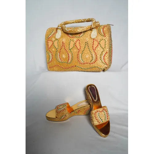 LADIES PURCES AND FOOTWEAR 21