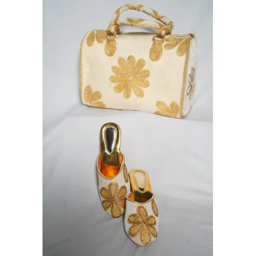 LADIES PURCES AND FOOTWEAR 23